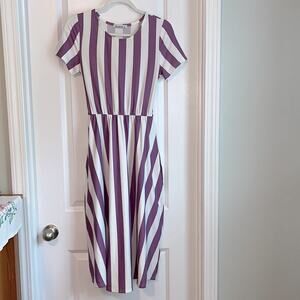 ⚡️ 3 for $20 ⚡️ Levaca Purple and White Striped Short Sleeve Dress